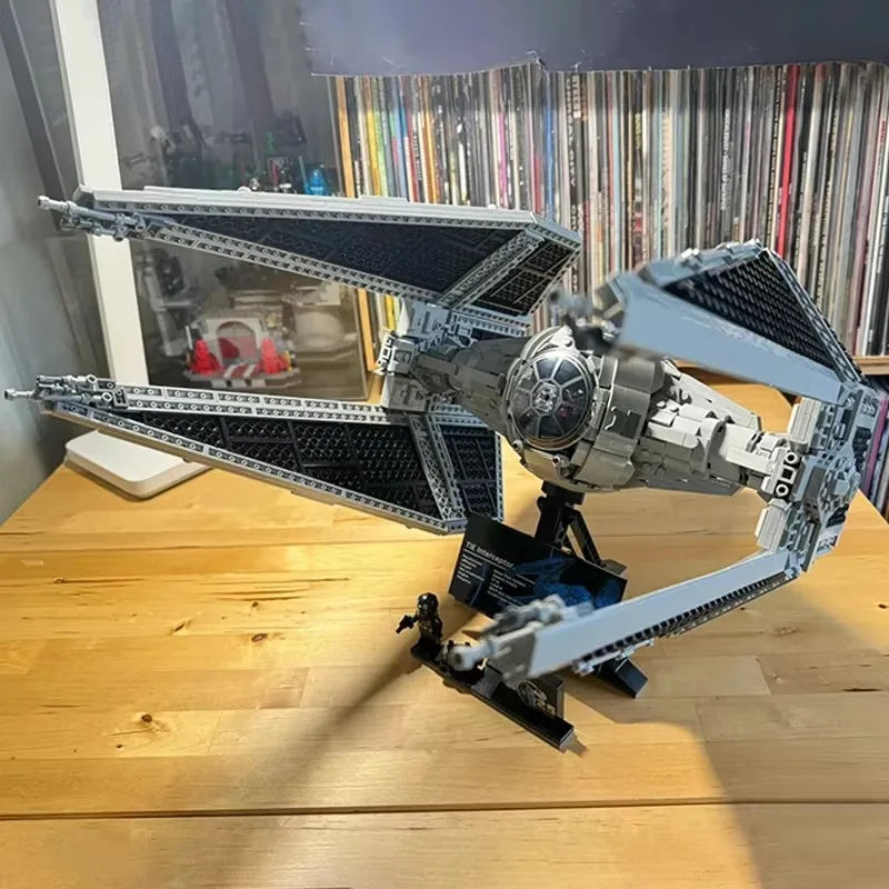 LEGO Star Wars – L’Intercepteur TIE : Le chasseur impérial emblématique